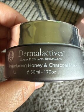 Dermalactives Resurfacing Honey & Charcoal Mask - Charcoal Gray